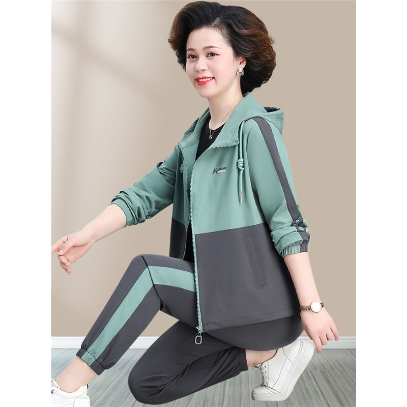 中年妈妈套装女春秋洋气减龄中老年小个子外套大码速干跑步运动服