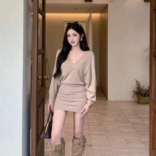 春秋法式修身显瘦包臀连衣裙气质百搭V领长袖休闲针织毛衣短裙女