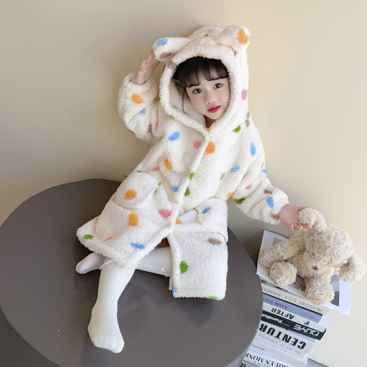 女童睡袍2025新款秋冬儿童法兰绒连帽睡衣女宝宝珊瑚绒家居服套装