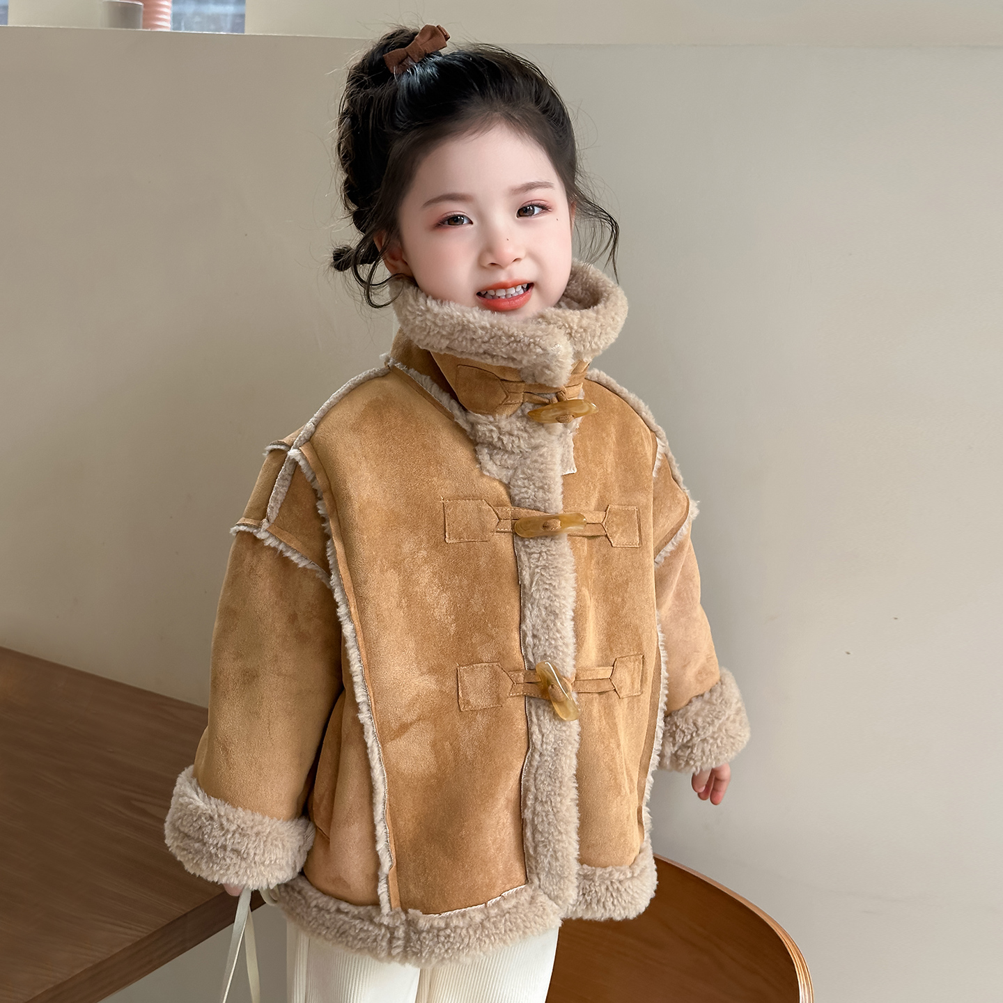 女童外套羊羔毛2025冬季新款加绒加厚儿童保暖洋气立领皮毛一体款