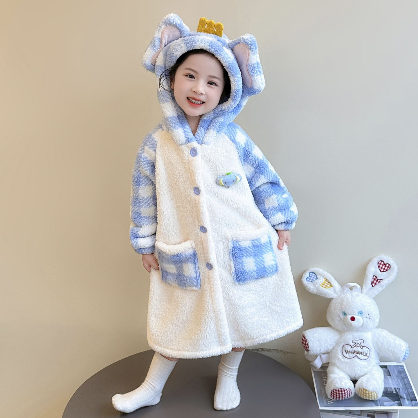 儿童睡袍2025秋冬新款女童珊瑚绒家居服小宝宝保暖法兰绒睡衣浴袍