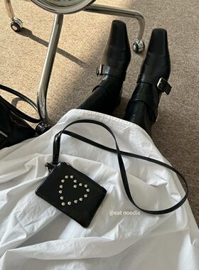 韩系复古百搭爱心铆钉零钱包挂脖包ins风小包迷你口红零钱包卡包