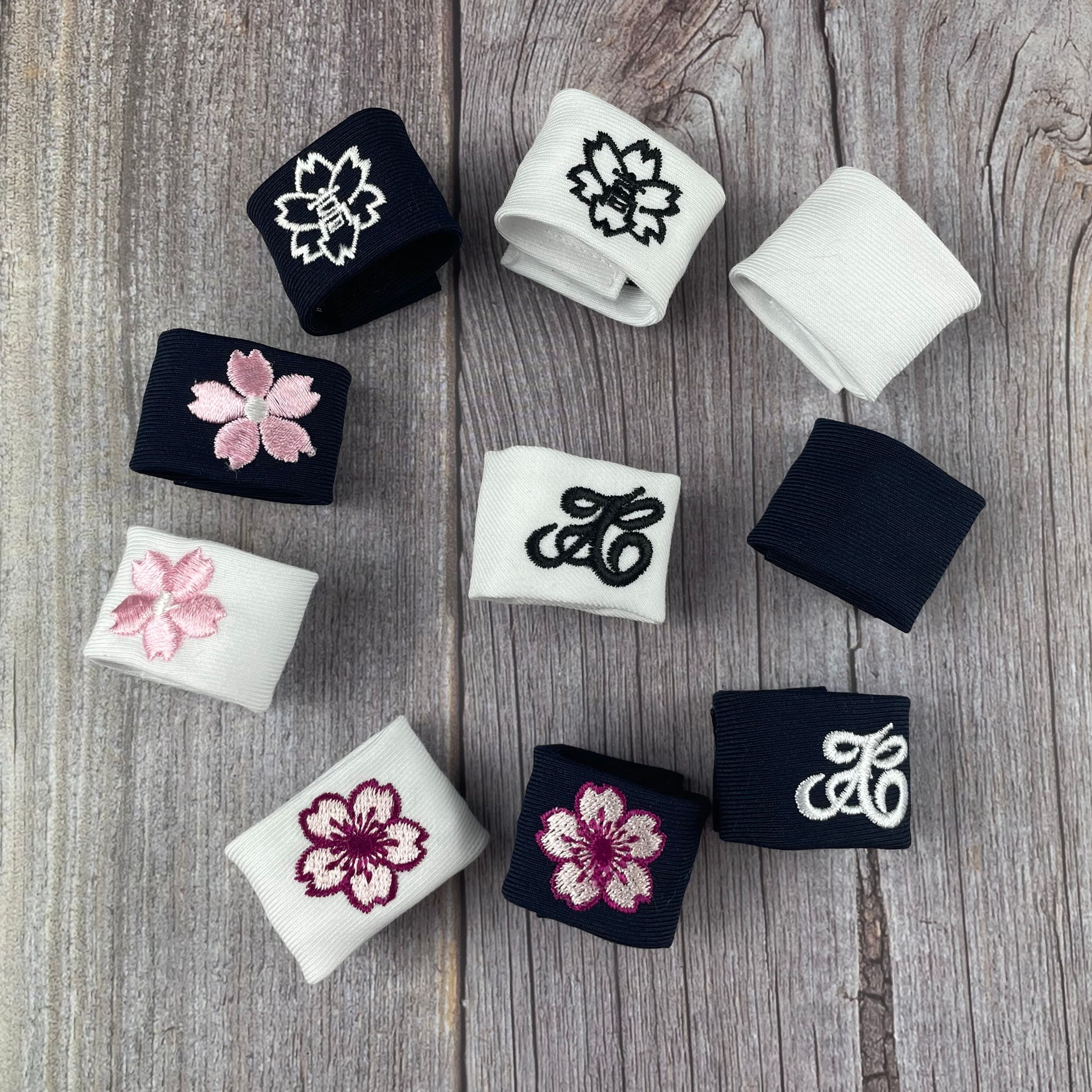 JK三角巾环扣涤棉刺绣小物