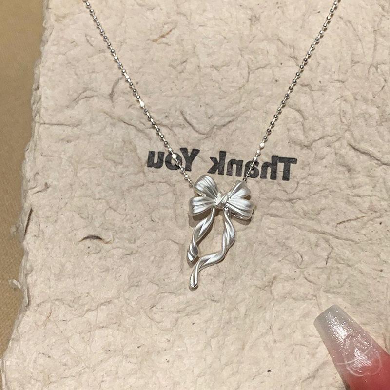 很多星星哑光丝带蝴蝶结项链