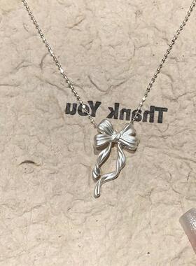 很多星星哑光丝带蝴蝶结项链