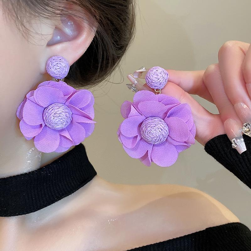 优雅大气氛围感花朵耳饰