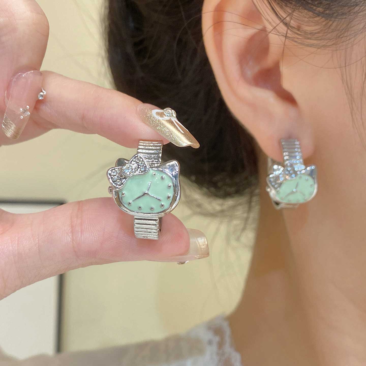 可爱卡通绿色小猫时钟耳钉