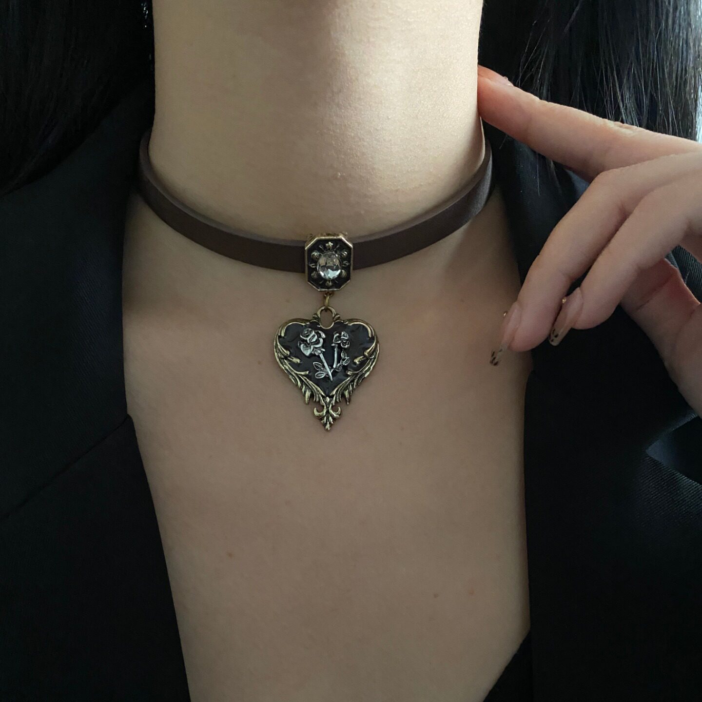 法式复古爱心吊坠皮绳项链女款
