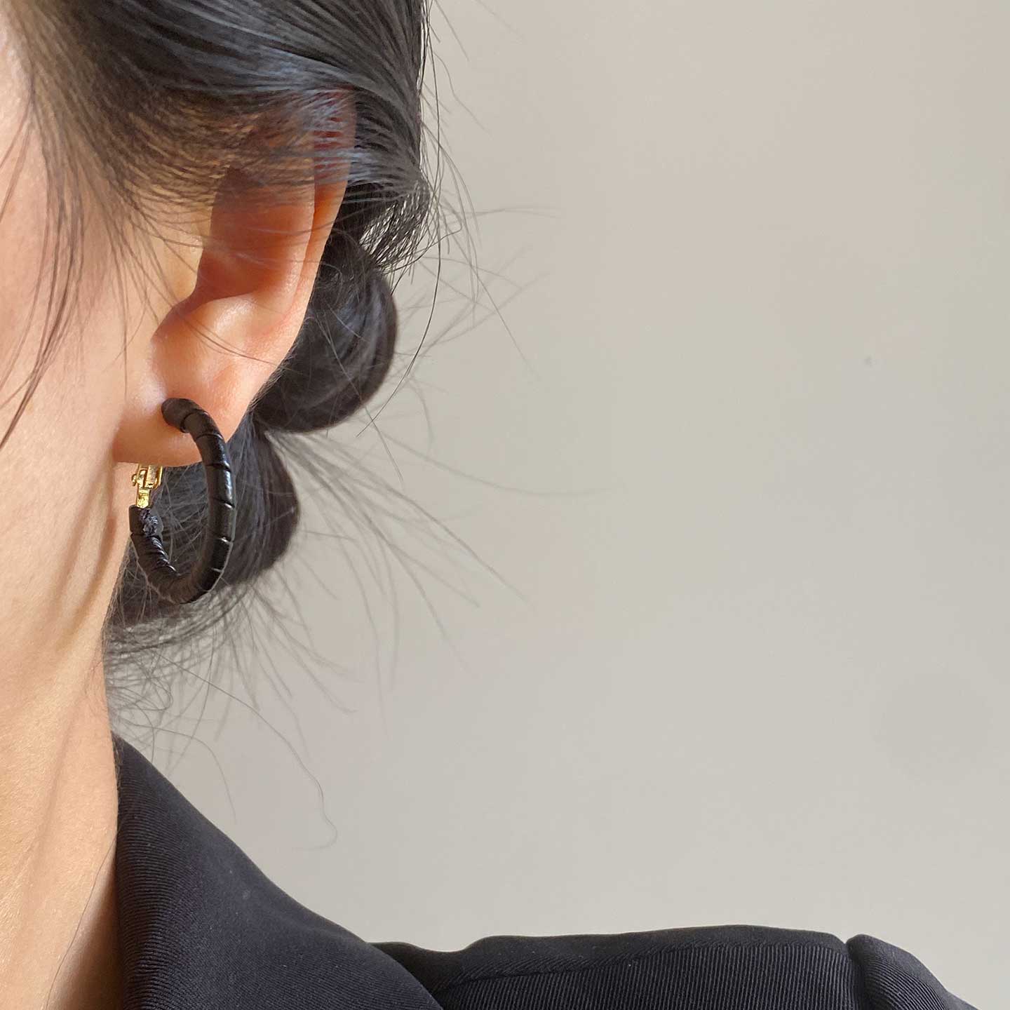 港式简约风皮革缠绕小圈耳圈