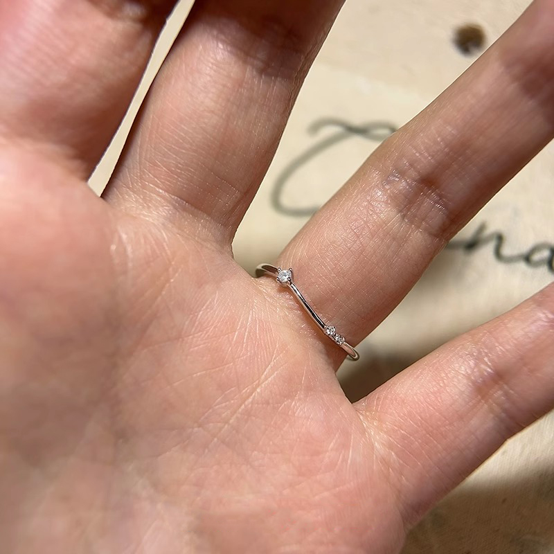 简约通勤闪钻细素圈波浪戒指女小众设计轻奢高级感食指戒精致戒指