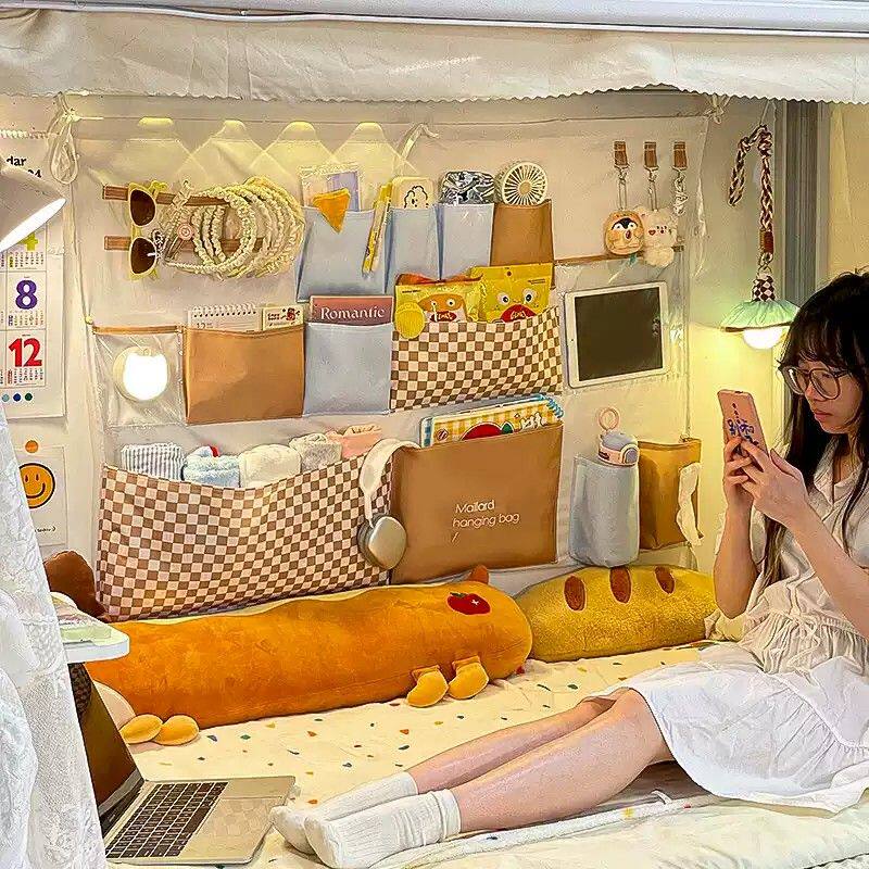宿舍床边收纳挂袋墙壁上布艺置物架床头内衣收纳床帘上铺神器