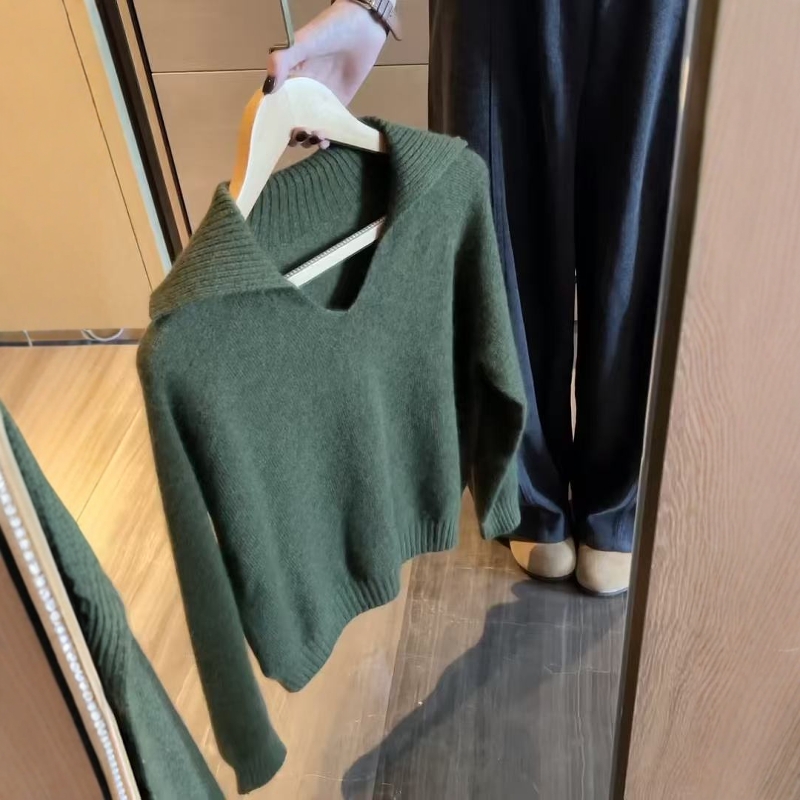 雨中秘境苔藓绿色V领套头毛衣