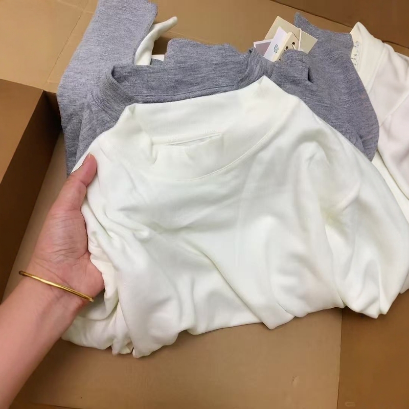 韩系简约基础款白色U领打底衫