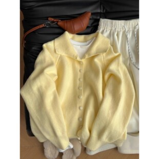 嫩黄色纽扣高领加厚针织毛衣女秋冬季软糯休闲慵懒风纽扣外套上衣