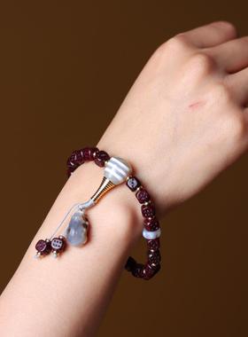 2026天然藏红老星月雕玲珑骰子手持手串流苏跑环古风手链文玩佛珠