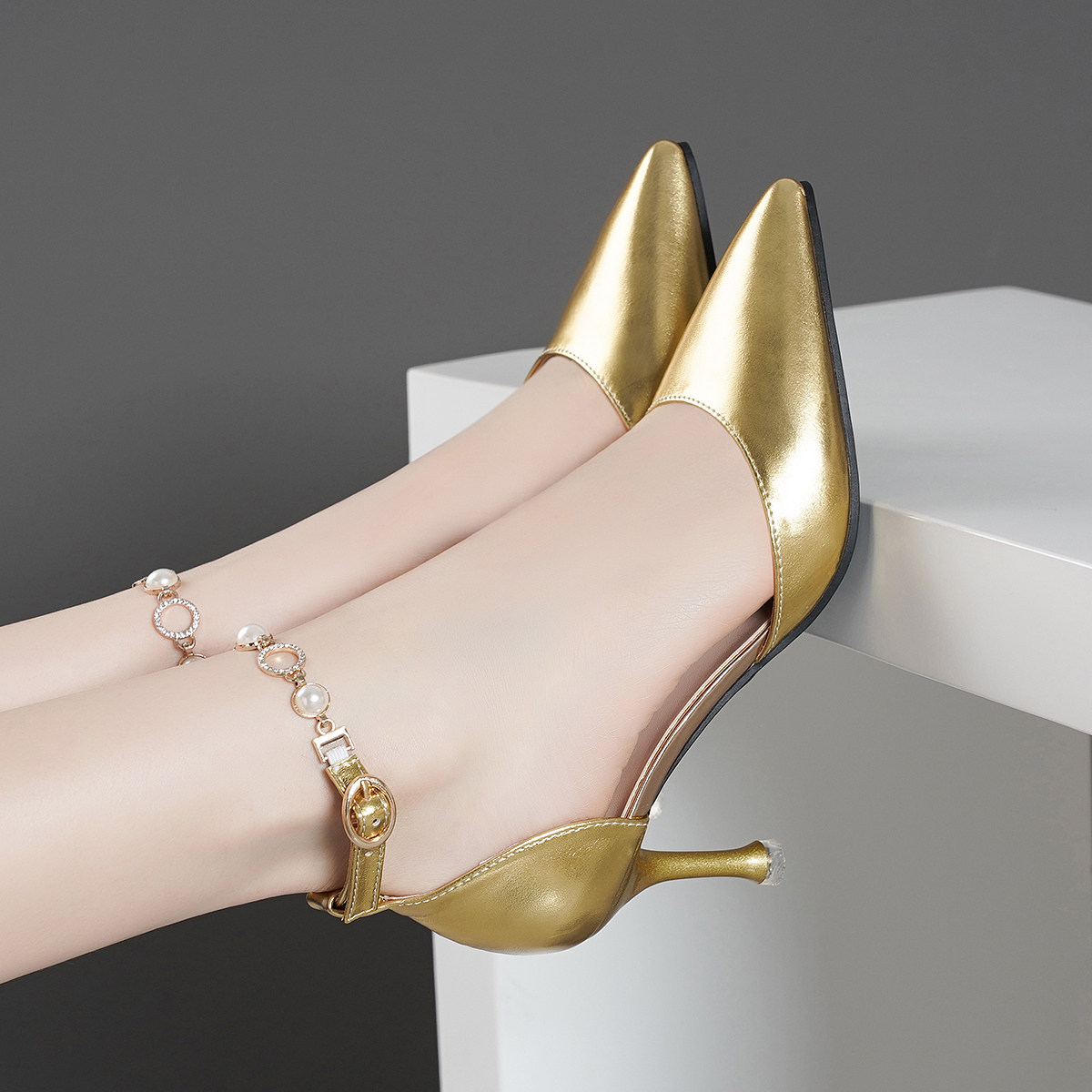 2025夏款真皮尖头中空高跟凉鞋女