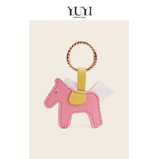 YUYI原创磁吸小马年吉祥物高级感车钥匙扣轻奢书包包挂件背包挂饰