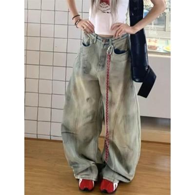 Randomly distribute miscellaneous clothing tops and pants