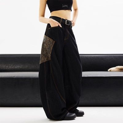 Randomly distribute miscellaneous clothing tops and pants