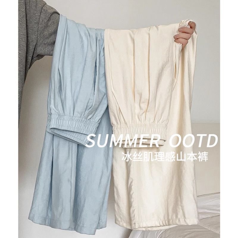 Randomly distribute miscellaneous clothing tops and pants