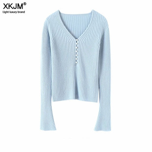 气质简约好穿珍珠扣V领纯羊绒针织开衫女喇叭袖2024秋冬新款毛衣