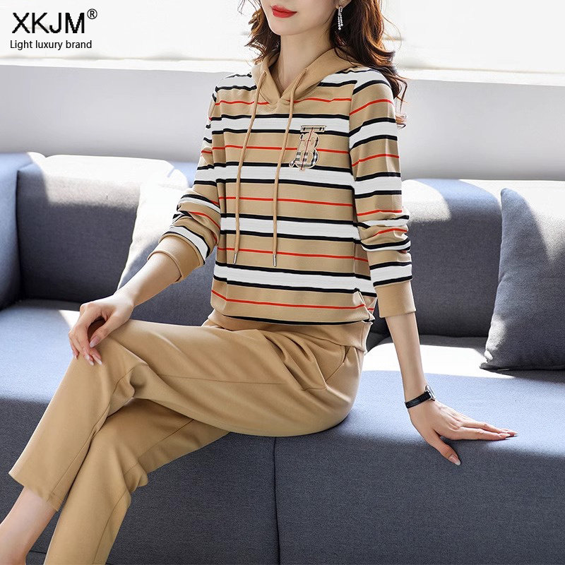 中老年运动服套装女春秋2025新款妈妈秋装休闲连帽条纹卫衣两件套