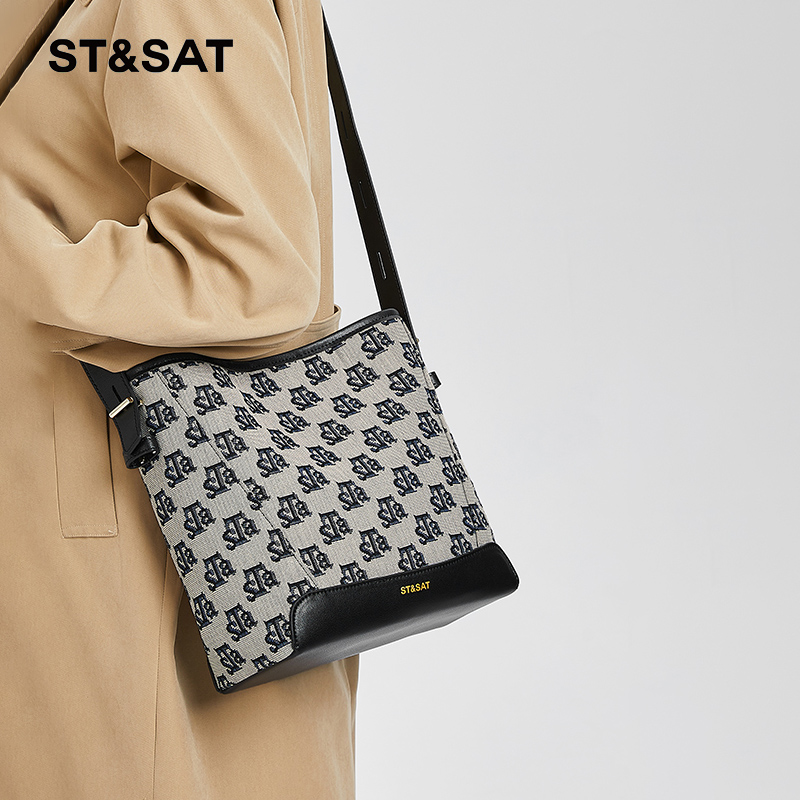 星期六包包女2025春夏水桶包女