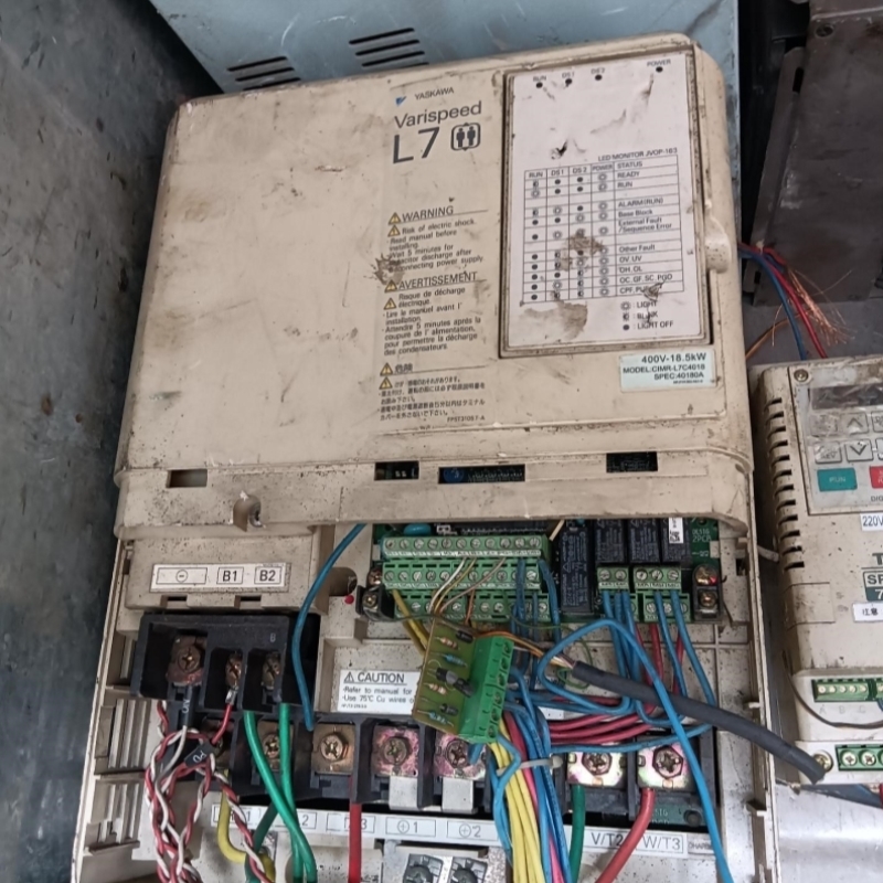 安川电梯L7变频器L7C4018实物图18.5kw议价