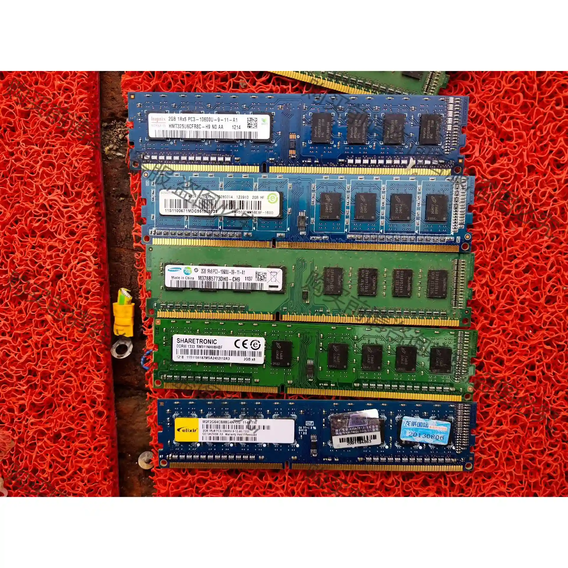 内存条！品牌机拆机！拆下来的，3代单面2G条！有95条！有需 先议