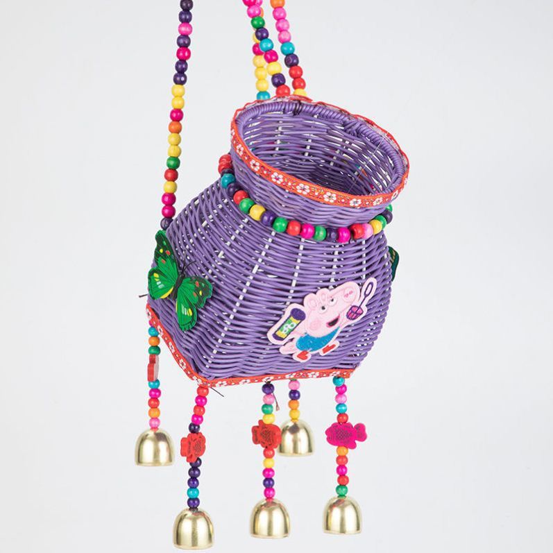 订制小孩背篓儿童小民族风仿藤编织鱼篓工艺彩色风铃舞台演出道具