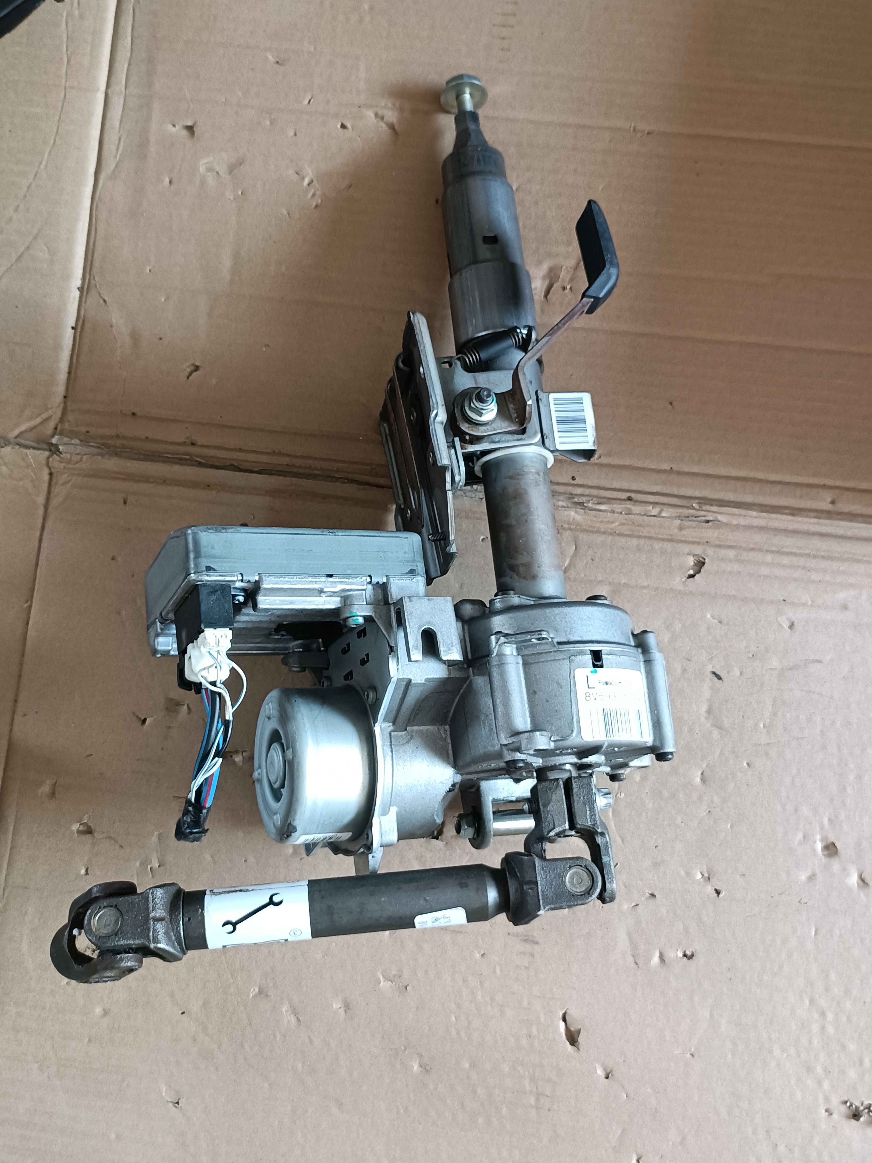 适用福特嘉年华电子转向管柱电子助力方向机管柱转向助力模块电机