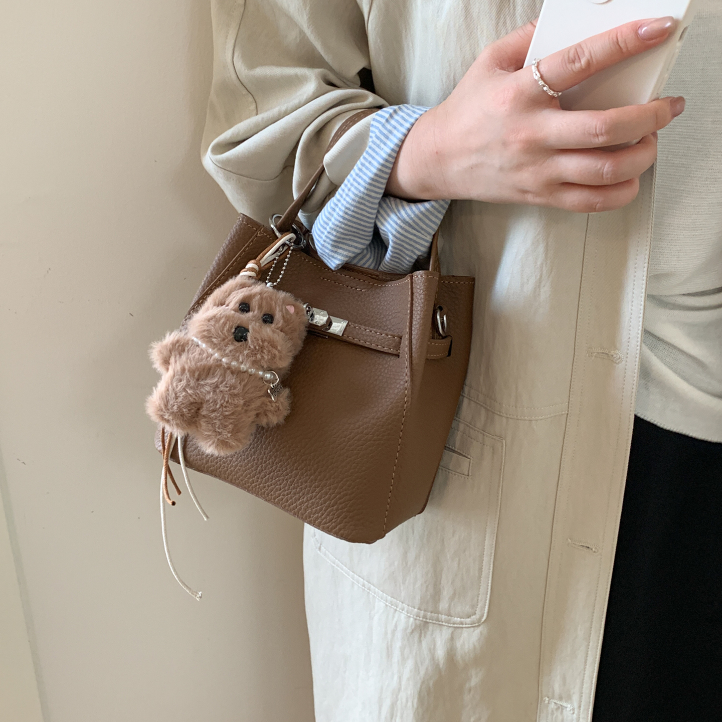 单肩包上班通勤斜挎水桶包