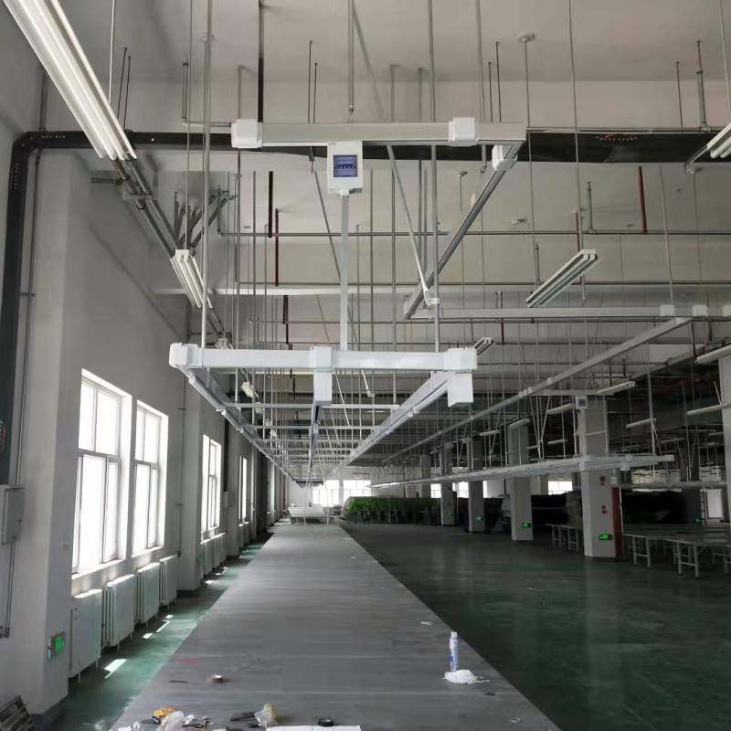 制衣厂缝纫车间灯架桥架裁剪滑动轨道流水线新型供电照明母线槽