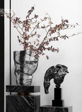 新中式黑白陶瓷花瓶办公室客厅样板间软装饰品创意金属马雕塑摆件