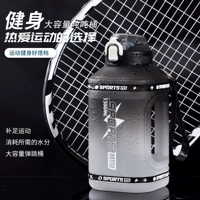 渐变吨吨桶夏季大容量水杯男生便携户外运动水壶耐高温带吸管杯子