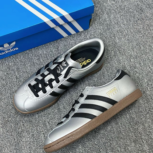 adidas originals Stadt 三叶草系列舒适防滑耐磨低帮 板鞋JR9563