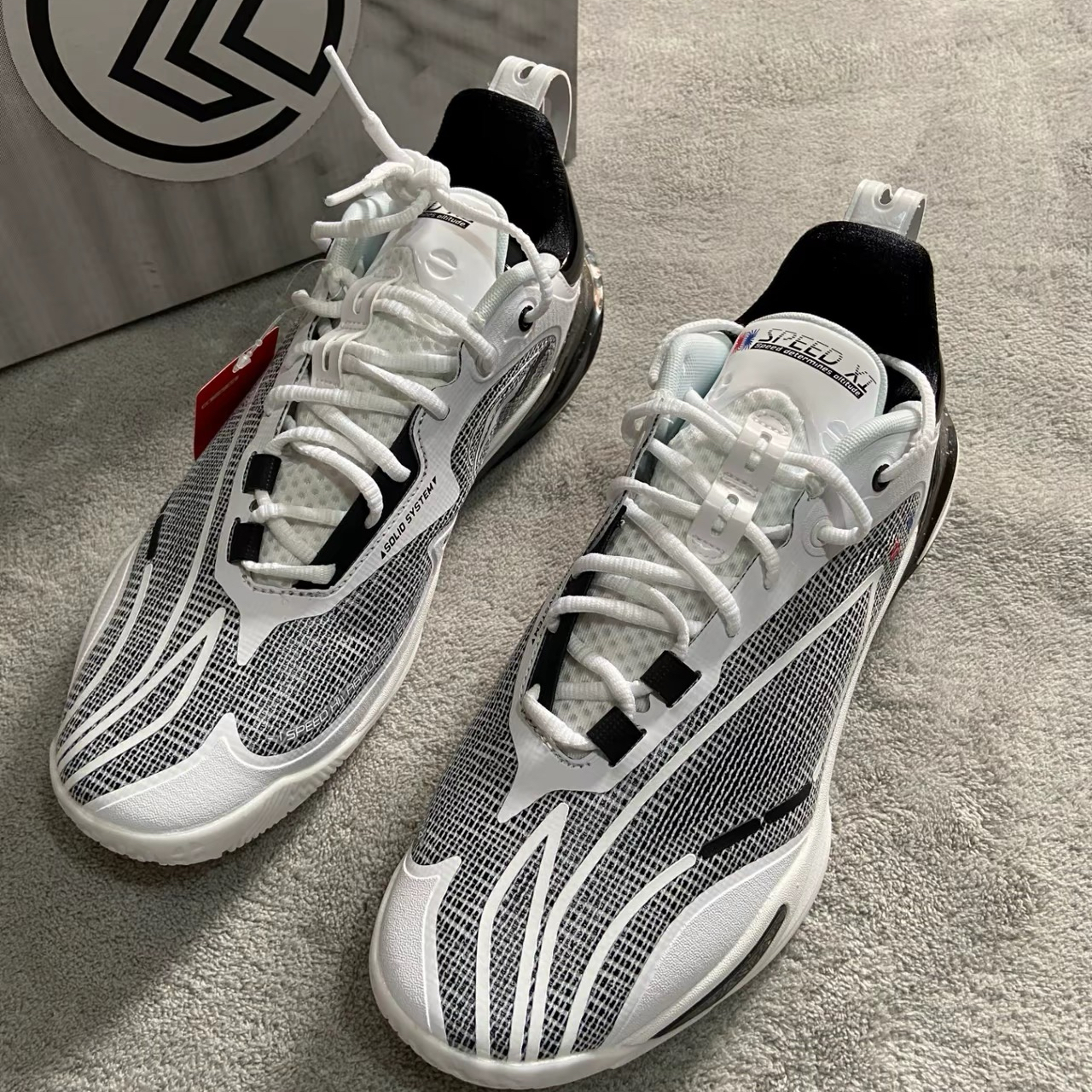 LiNing李宁 闪击11 磁场 双䨻后驱 全掌䨻 缓震篮球鞋ABAU053-56