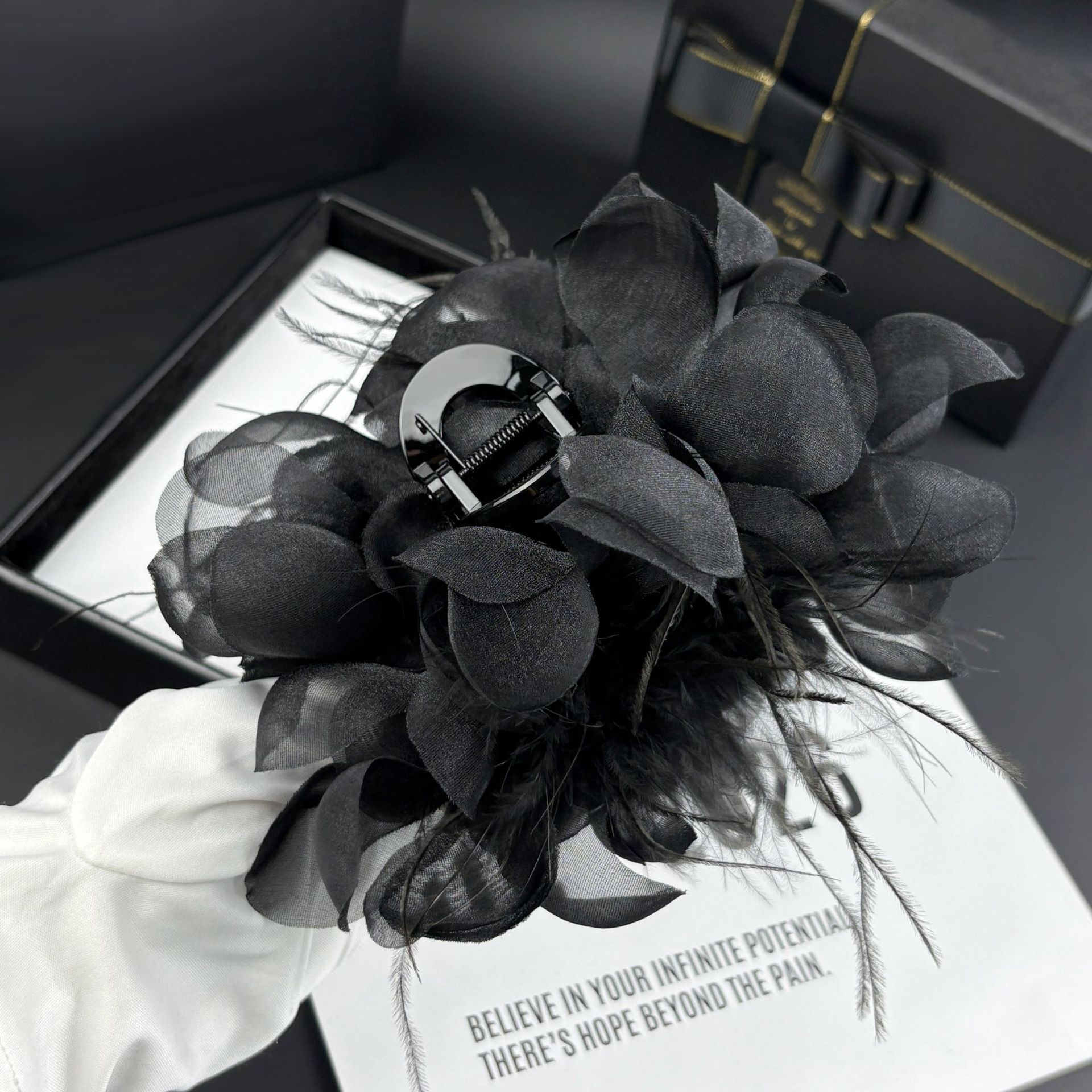 云朵泡泡网纱大抓夹女2023新款感羽毛鲨鱼夹子头饰波点盘发夹