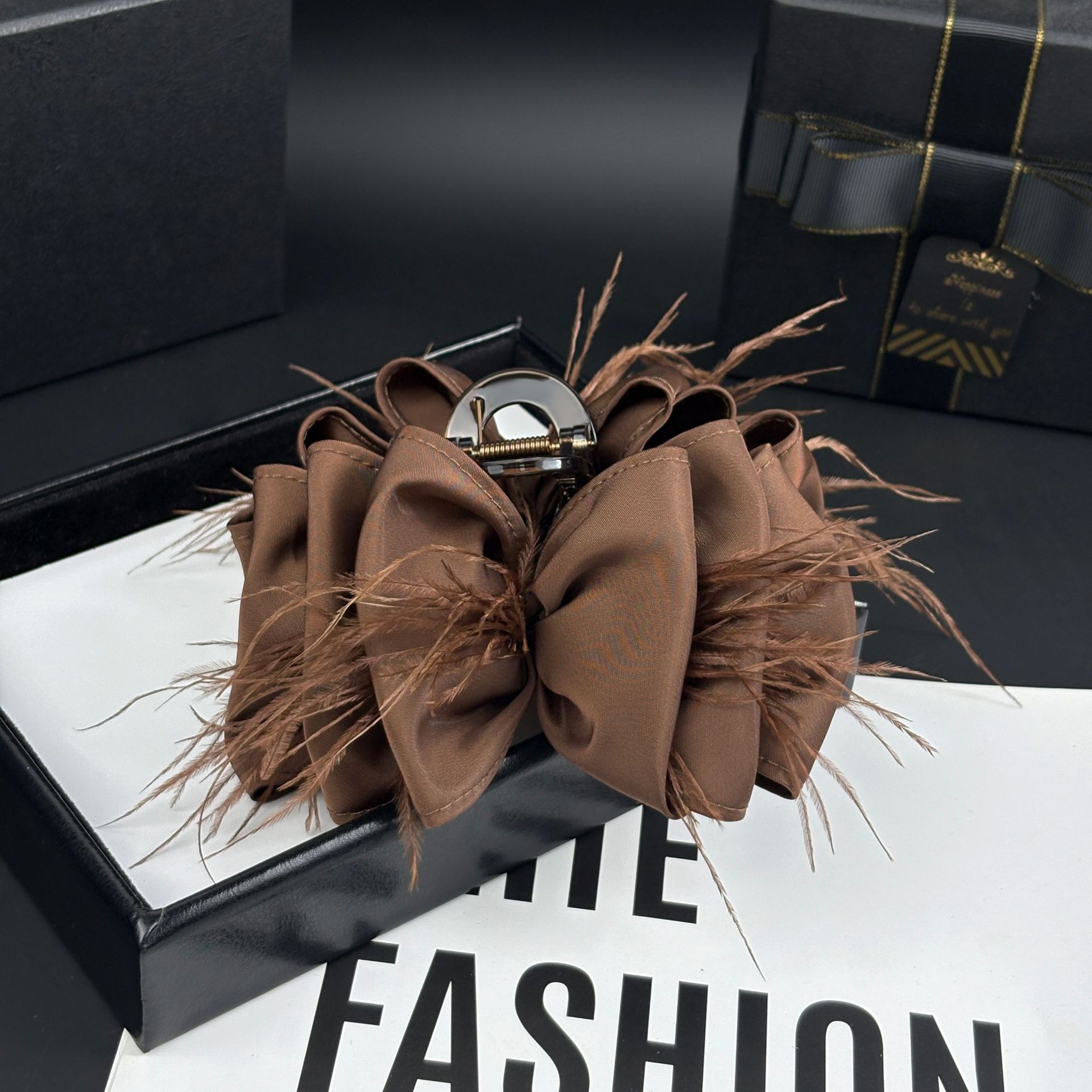 新款发卡感秋冬甜美气质显发量鸵鸟毛羽毛抓夹头饰发抓盘发夹