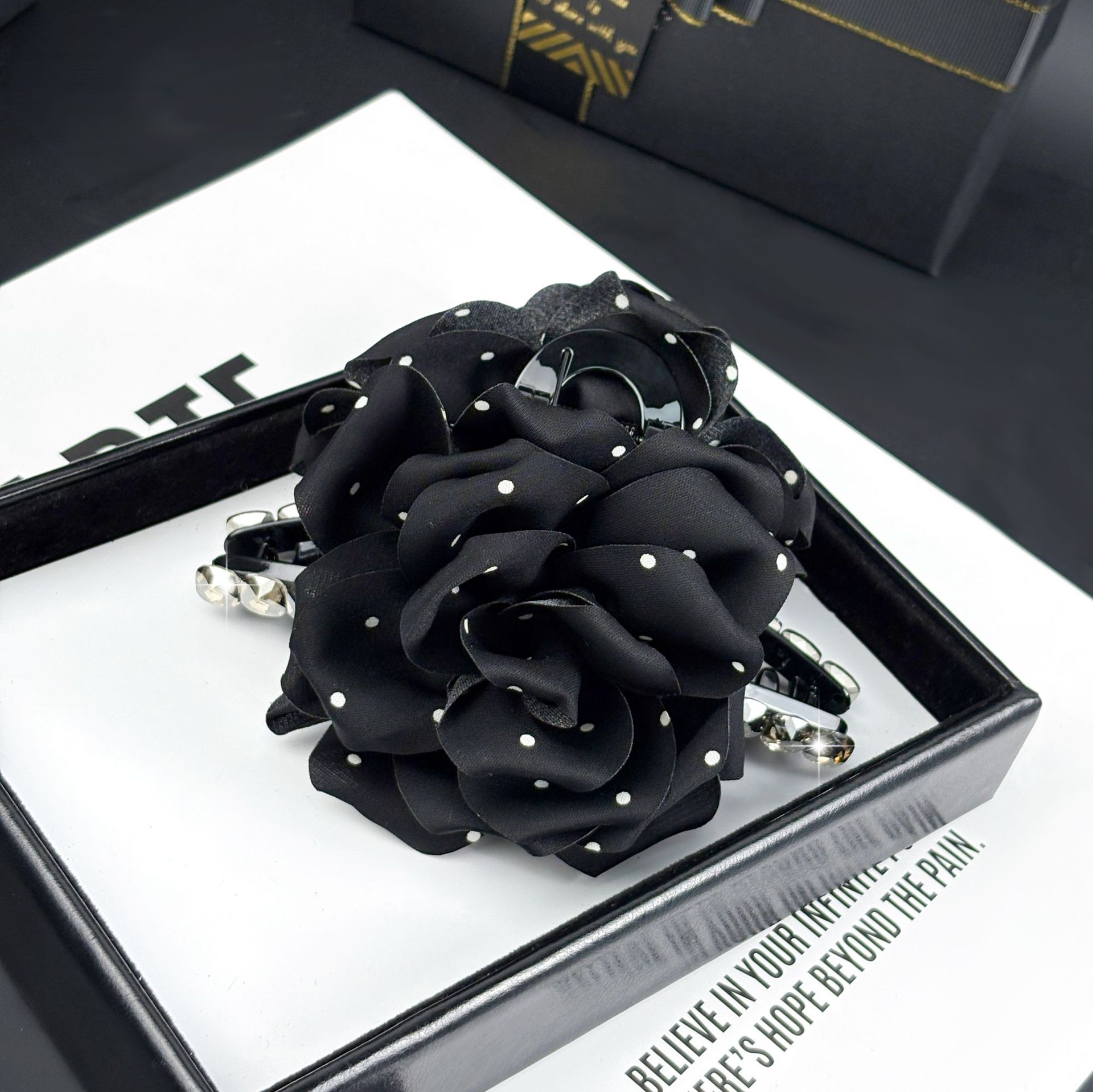 冉然新款立体赤茶玫瑰~韩系波点花朵女品质饱满后脑勺抓夹鲨鱼夹