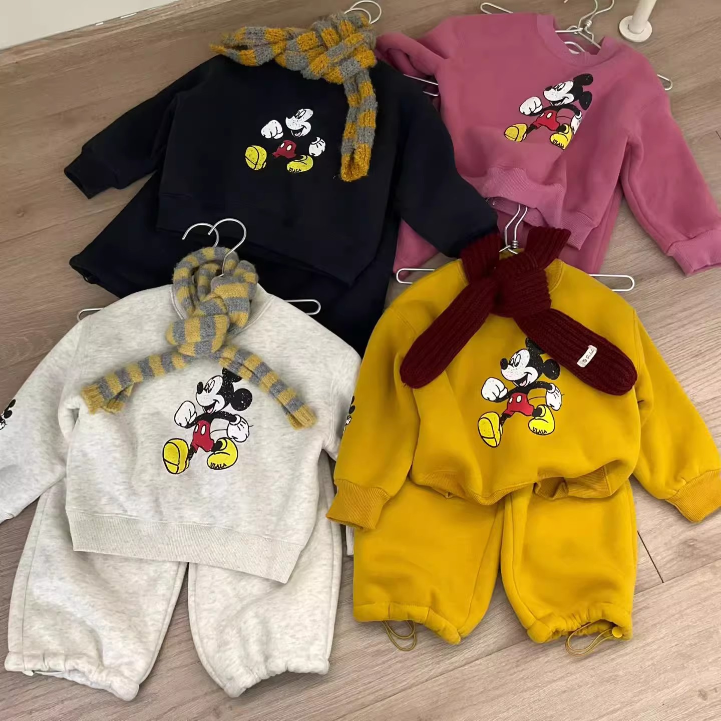 男女宝宝洋气卡通加绒两件套装