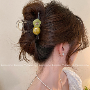 花朵珍珠抓夹女发量少2025新款 高级感盘发鲨鱼发夹后脑勺头饰 夏季