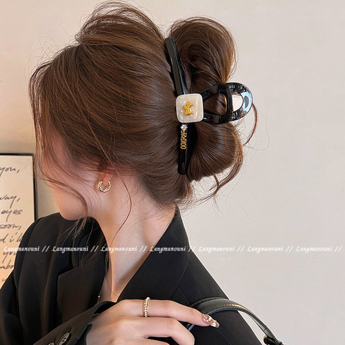 金标小狗字母抓夹女高级感2025新款盘发鲨鱼夹后脑勺大号发夹发饰