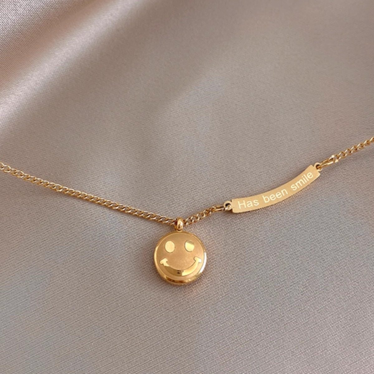 奥特莱斯折扣时尚钛钢笑脸项链女冷淡风锁骨颈链精致气质简约饰品,居家布艺,珠子/钻饰/花朵等配饰,淘宝优惠券,粉丝福利购,淘宝优惠卷