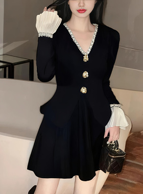 A字蓬蓬短裙v领高级感时尚洋气小黑裙设计感法式复古轻奢连衣裙潮