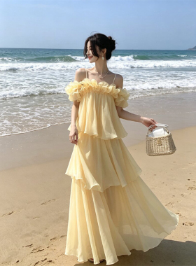 法式吊带杏色连衣裙夏日绝美小裙子2026夏长裙海岛穿搭小众不撞款