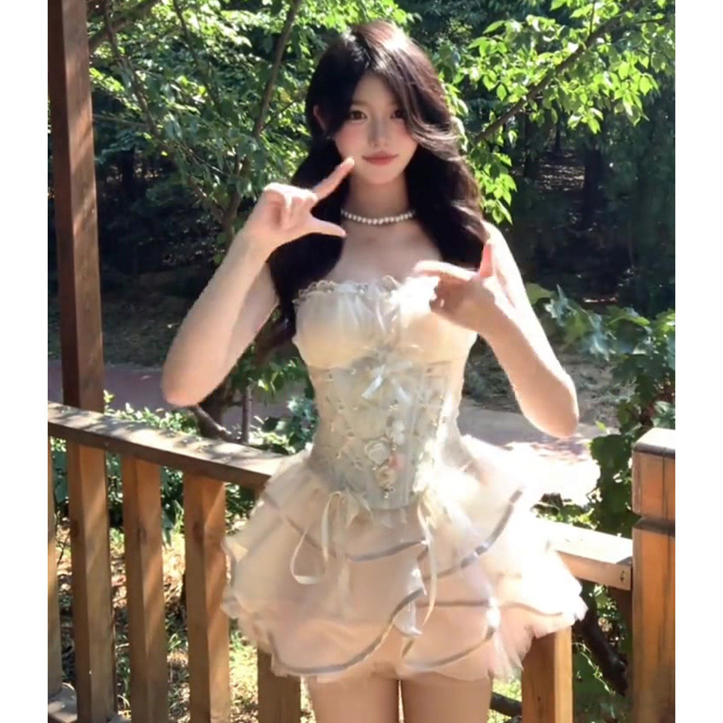 富家千金感穿搭套装法式蕾丝绑带掐腰鱼骨抹胸上衣蓬蓬短裙两件套