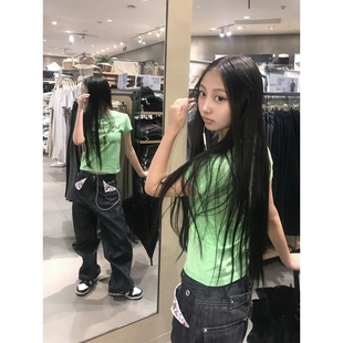 韩系多巴胺字母印花绿色正肩短袖t恤女夏季修身显白辣妹短款上衣