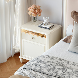 法式实木床头柜卧室奶油风白色小众设计感床边柜储物柜新款小户型