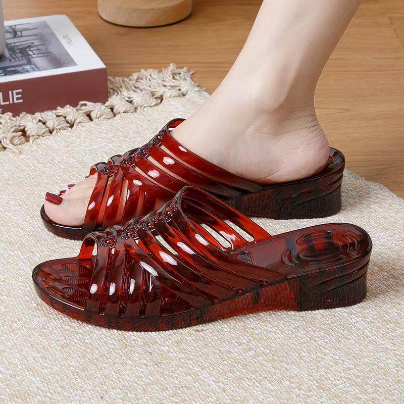 新款拖鞋女夏天水晶塑料透明坡跟果冻色中跟大号防滑外出凉鞋女